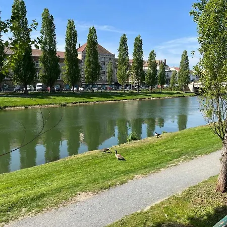 Apartment Calme Au Bord De Seine A Melun Avec Jardin Terrasses Et Vue Sur La Seine